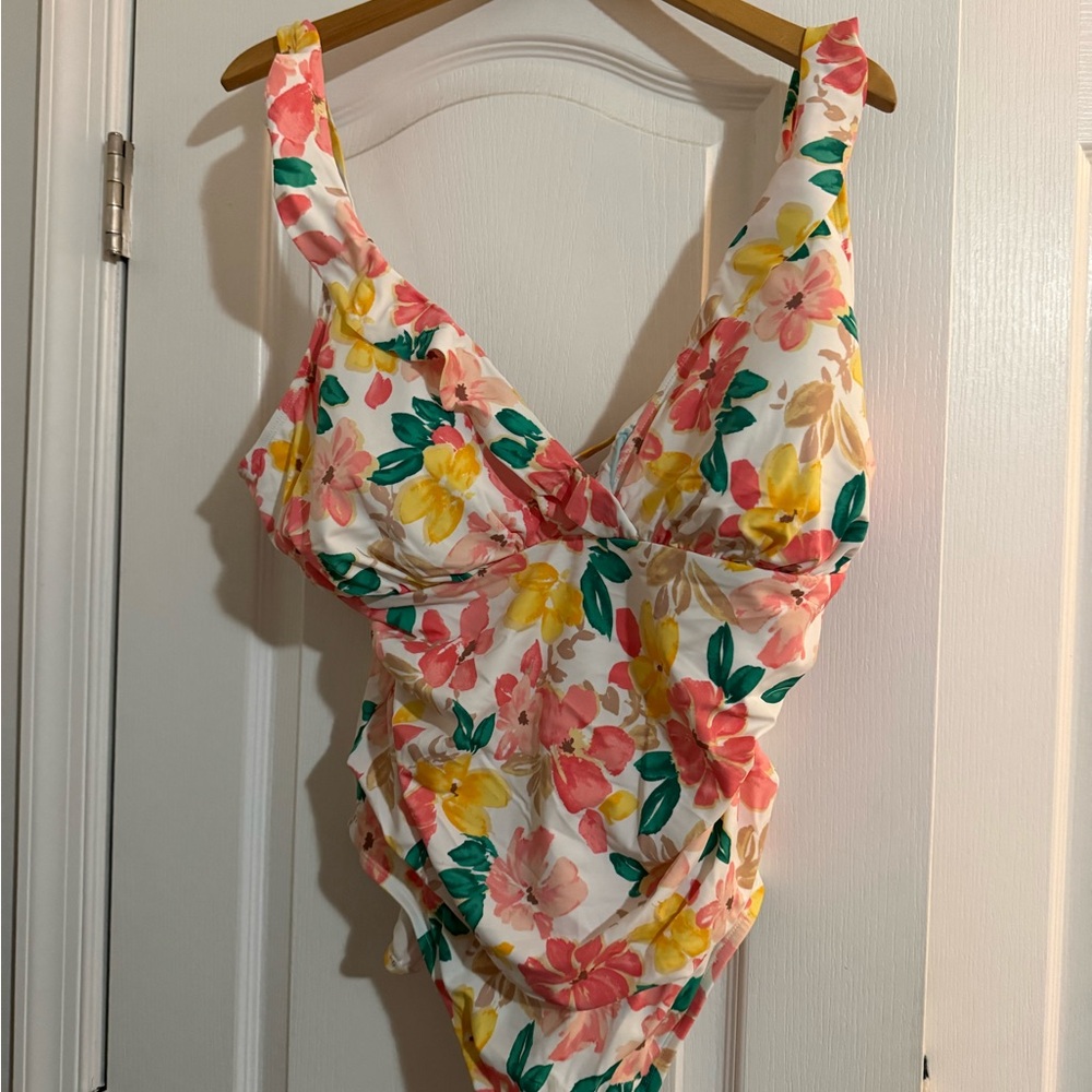 NWT Time and Tru Floral Swimsuit 2x